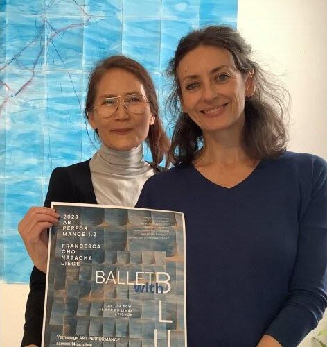 La danseuse, Natacha Liège, et l’artiste peintre, Francesca Cho, préparent leur deuxième collaboration, Ballet with blue.  Photo Le DL/M.-F.A.